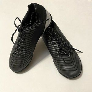 BRAVA Exempt Turf Soccer Cleats Black/Gray Sz Youth 2.5D Kids Athletic Shoes